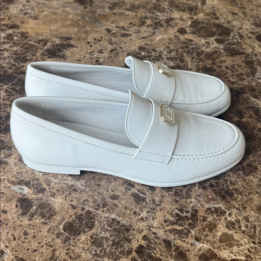 Chanel 24a white leather moccasins gold logo flats loafers lambskin sz 38.5